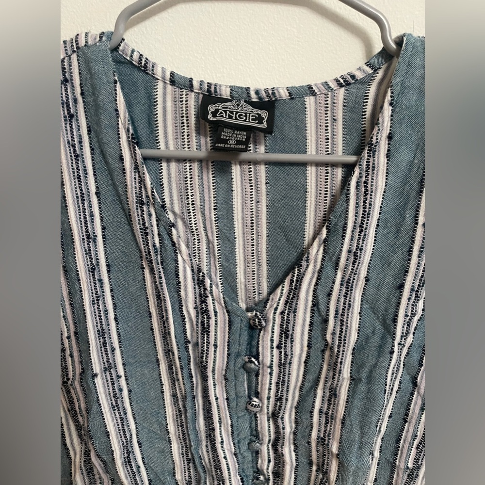 ANGIE - Women’s Woven‎ Smocked Waist V-Neck Button Up Crop Top - Size M - Picture 2 of 4